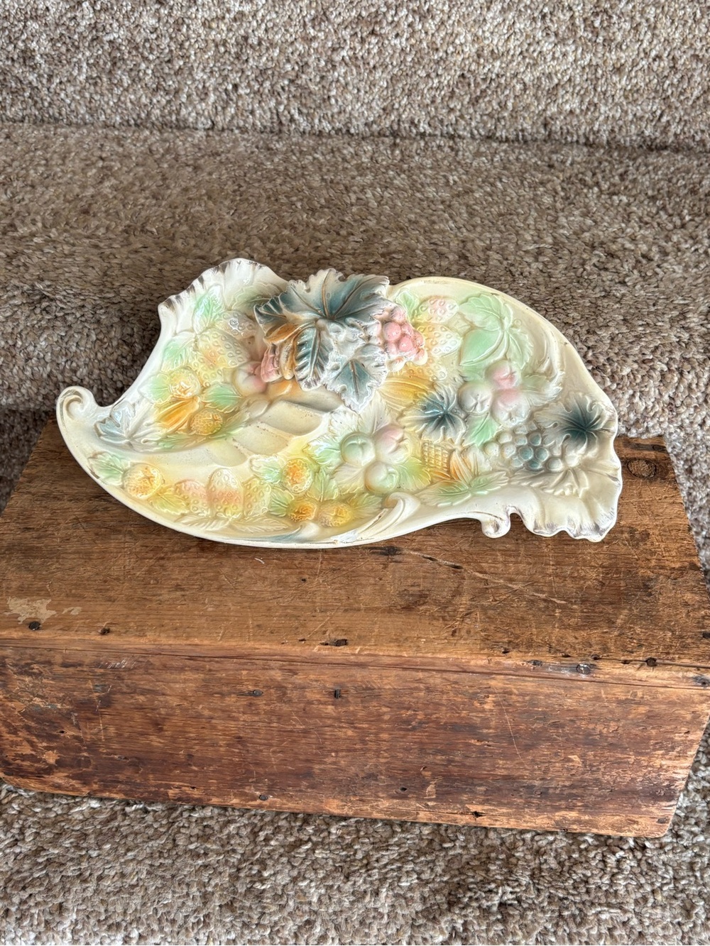 Hand-Painted Ceramic Leaf Decorative ash receiver